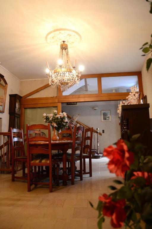 Auberge De La Poste Вильфранш-де-Руэрг Экстерьер фото